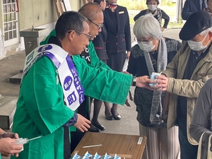 ノロッコ号が川湯駅まで延長運転、標茶駅でおもてなしを行いました