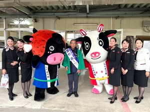 ノロッコ号が川湯駅まで延長運転、標茶駅でおもてなしを行いました